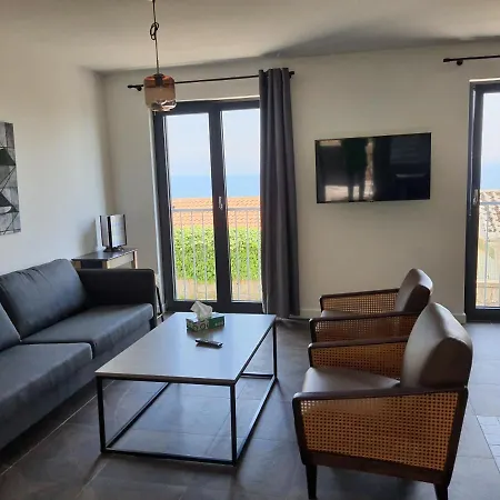 Krista Appartement *