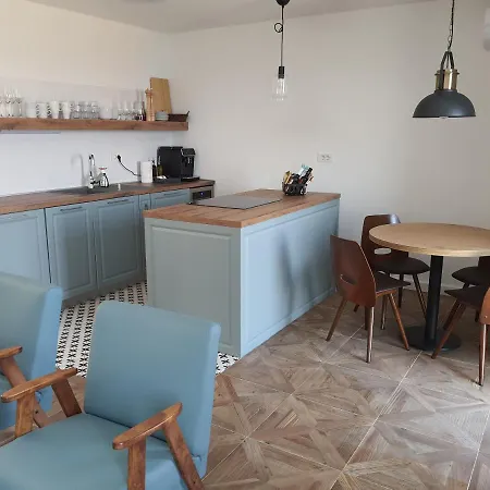 Krista Apartman *