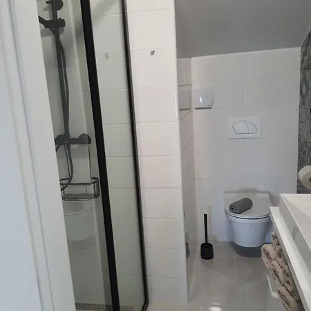 Krista Apartman *