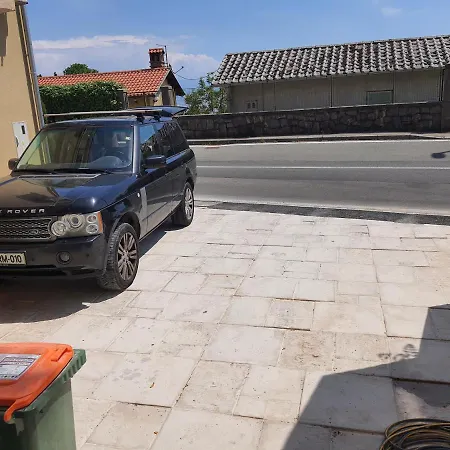 Krista Apartman *